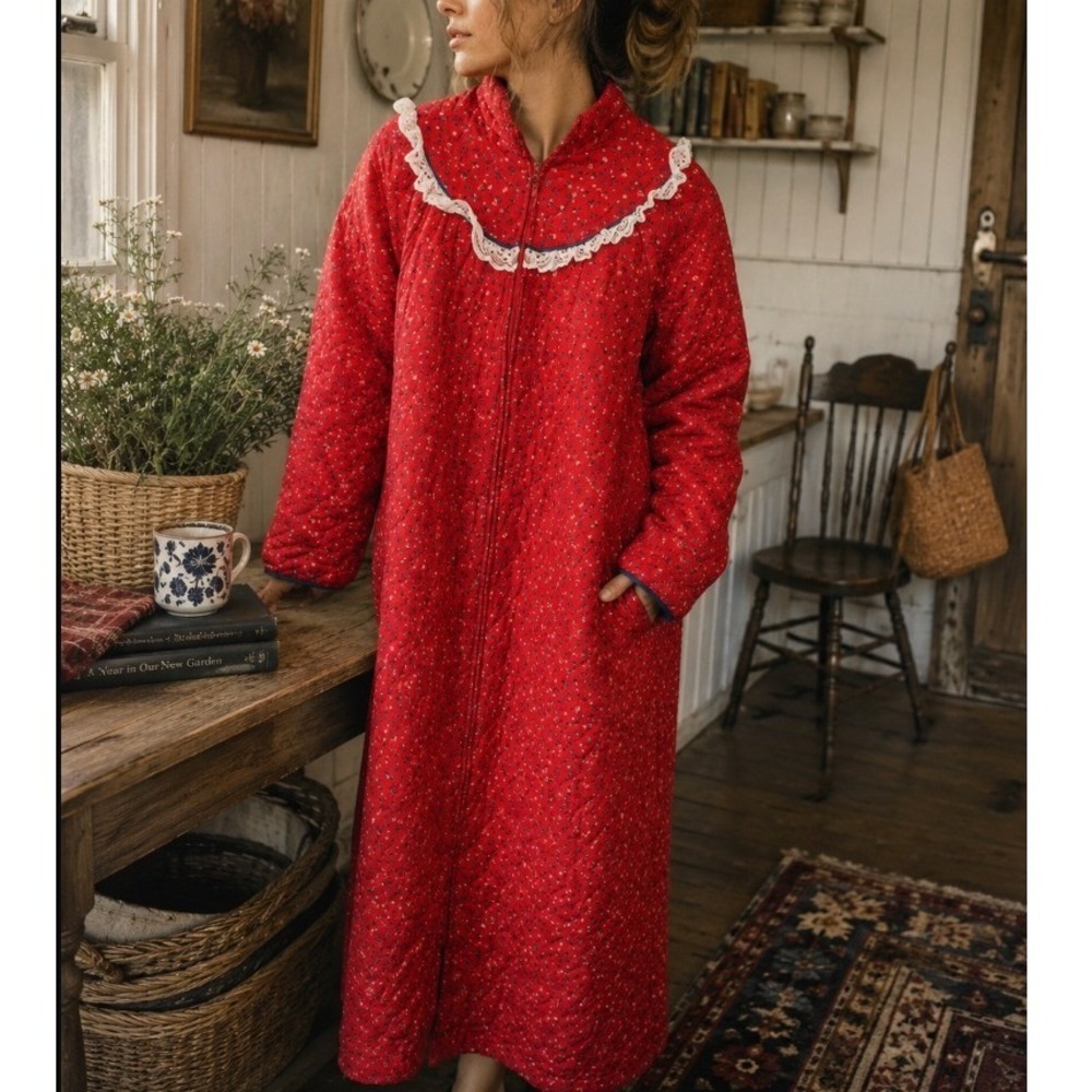 Vintage 1970s Quilted Floral Lace Robe Small Red USA Cottage Housecoat Prairie